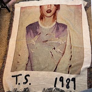 Official Taylor Swift 1989 Blanket